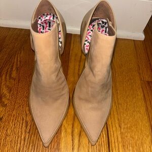 Elegant Tan Women's Ankle Boots